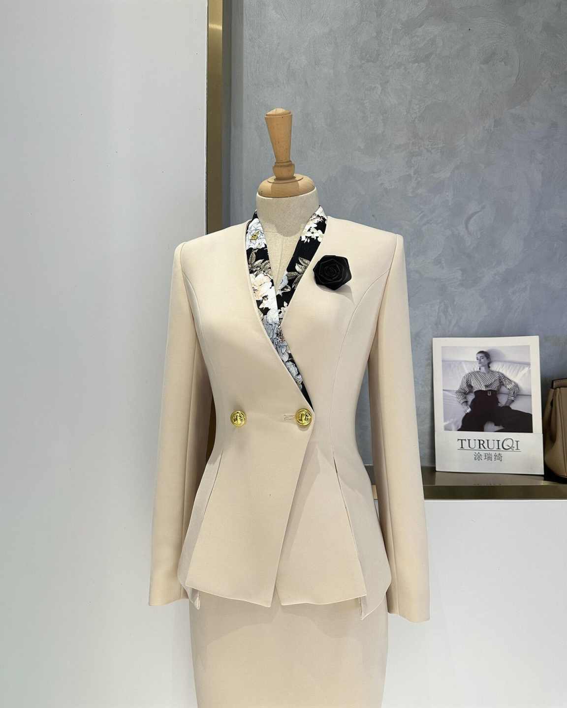 Conjunto Elegante de Terno Fem - Women Formal Wear For Conference avaliação e preço